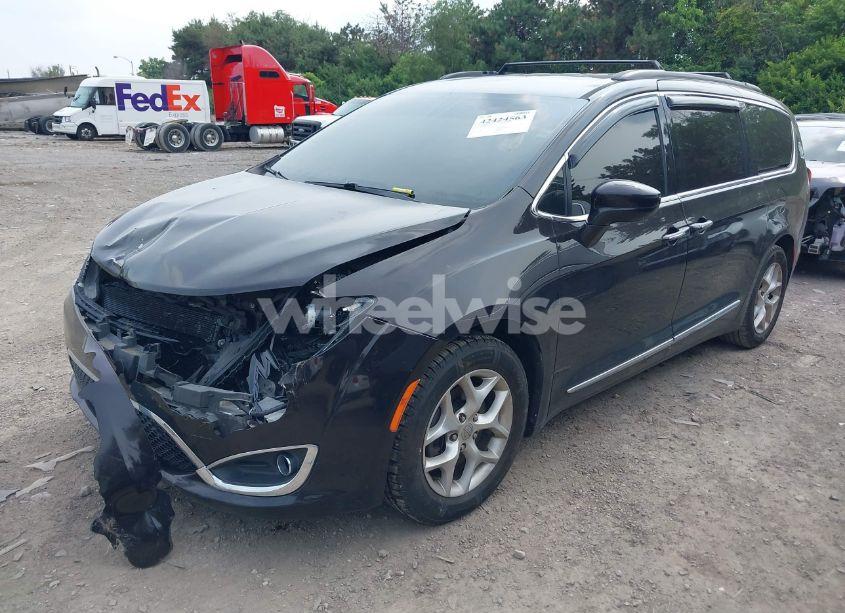 Photo 2 of 2017 Chrysler Pacifica TOURING-L (VIN 2C4RC1BGXHR668162)