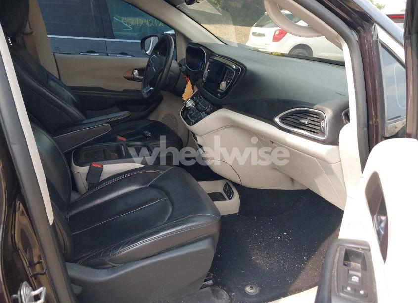 Photo 5 of 2017 Chrysler Pacifica TOURING-L (VIN 2C4RC1BGXHR668162)