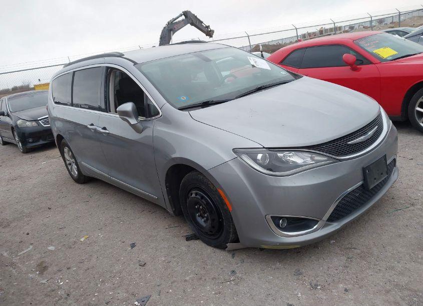 2017 Chrysler Pacifica TOURING-L (VIN 2C4RC1BGXHR702648) main photo