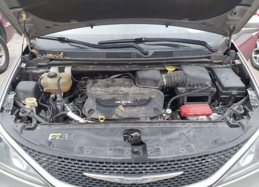 Photo 10 of 2017 Chrysler Pacifica TOURING-L (VIN 2C4RC1BGXHR702648)