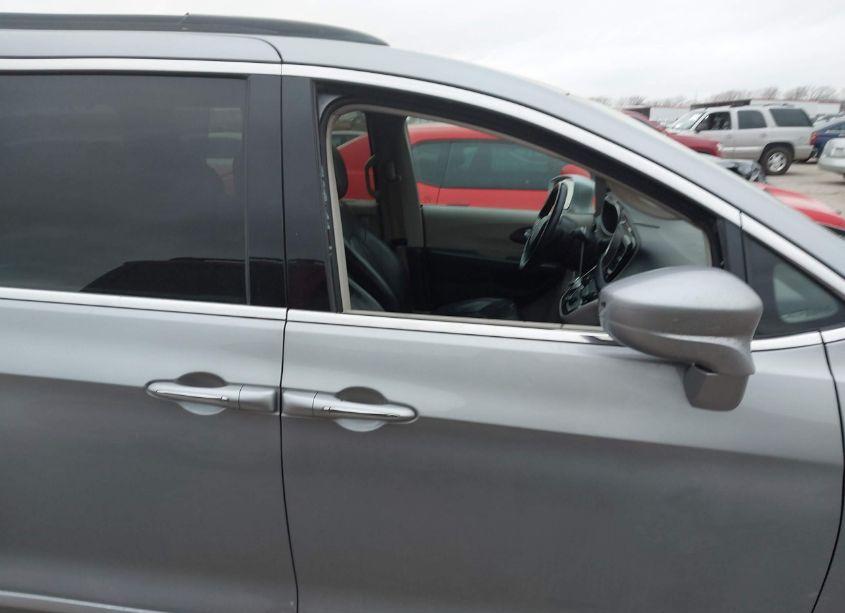 Photo 13 of 2017 Chrysler Pacifica TOURING-L (VIN 2C4RC1BGXHR702648)