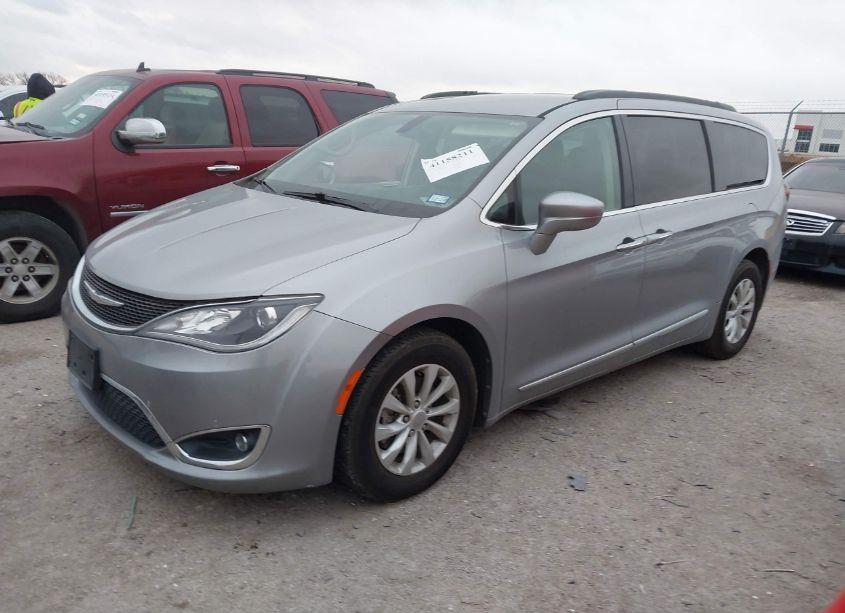Photo 2 of 2017 Chrysler Pacifica TOURING-L (VIN 2C4RC1BGXHR702648)
