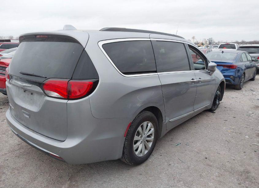 Photo 4 of 2017 Chrysler Pacifica TOURING-L (VIN 2C4RC1BGXHR702648)