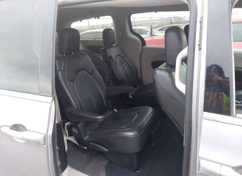 Photo 8 of 2017 Chrysler Pacifica TOURING-L (VIN 2C4RC1BGXHR702648)