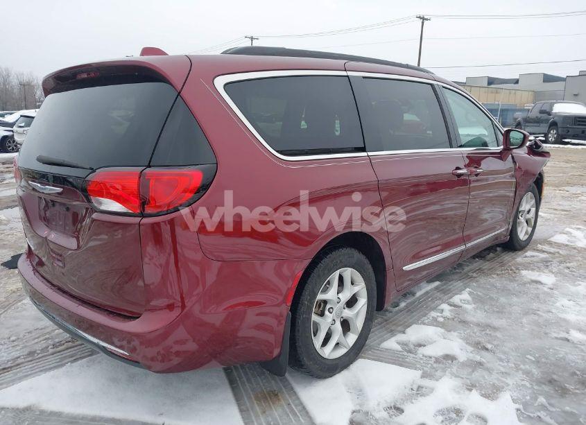 Photo 4 of 2017 Chrysler Pacifica TOURING-L (VIN 2C4RC1BGXHR757875)