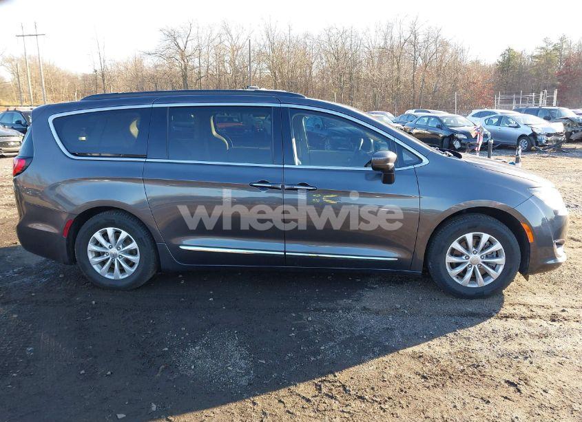 Photo 12 of 2017 Chrysler Pacifica TOURING-L (VIN 2C4RC1BGXHR805259)