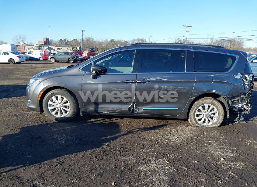 Photo 13 of 2017 Chrysler Pacifica TOURING-L (VIN 2C4RC1BGXHR805259)