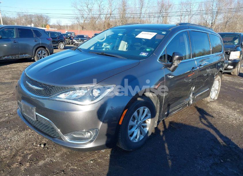 Photo 2 of 2017 Chrysler Pacifica TOURING-L (VIN 2C4RC1BGXHR805259)