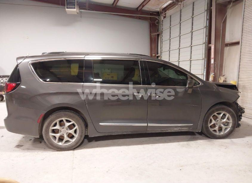 Photo 13 of 2017 Chrysler Pacifica TOURING-L (VIN 2C4RC1BGXHR820456)