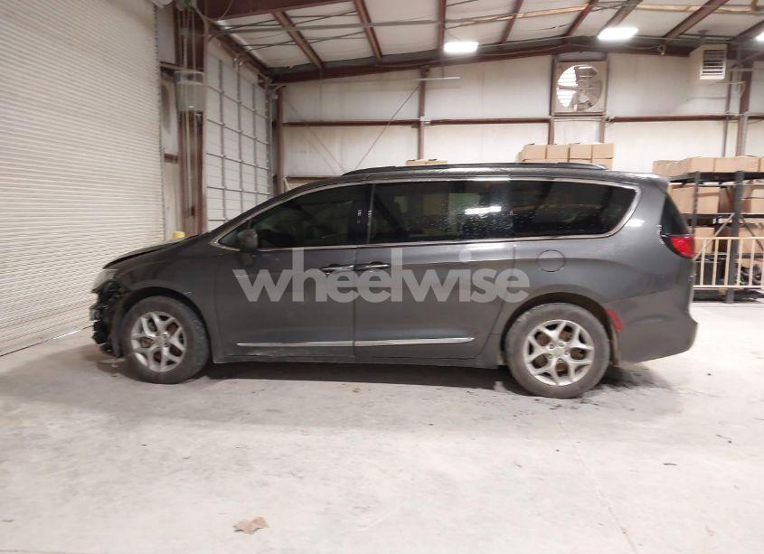 Photo 14 of 2017 Chrysler Pacifica TOURING-L (VIN 2C4RC1BGXHR820456)