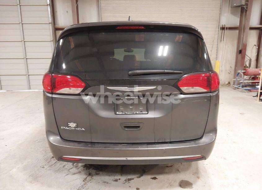 Photo 16 of 2017 Chrysler Pacifica TOURING-L (VIN 2C4RC1BGXHR820456)