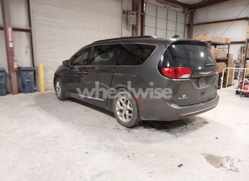 Photo 3 of 2017 Chrysler Pacifica TOURING-L (VIN 2C4RC1BGXHR820456)