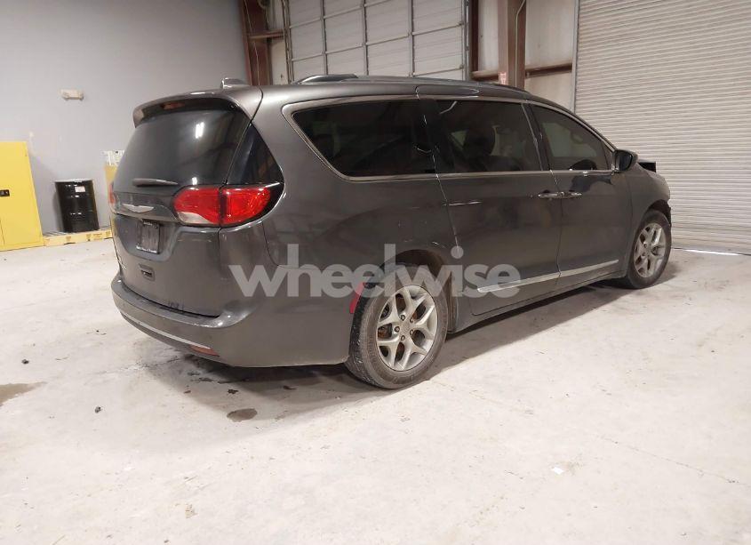 Photo 4 of 2017 Chrysler Pacifica TOURING-L (VIN 2C4RC1BGXHR820456)