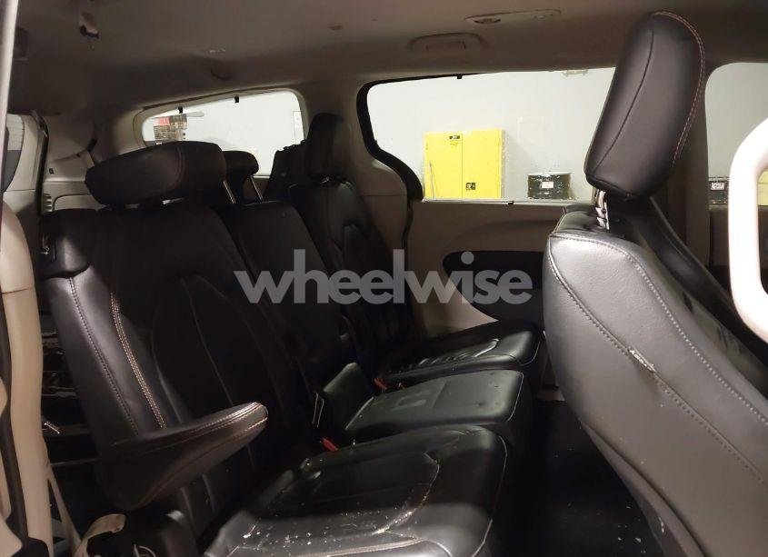 Photo 8 of 2017 Chrysler Pacifica TOURING-L (VIN 2C4RC1BGXHR820456)