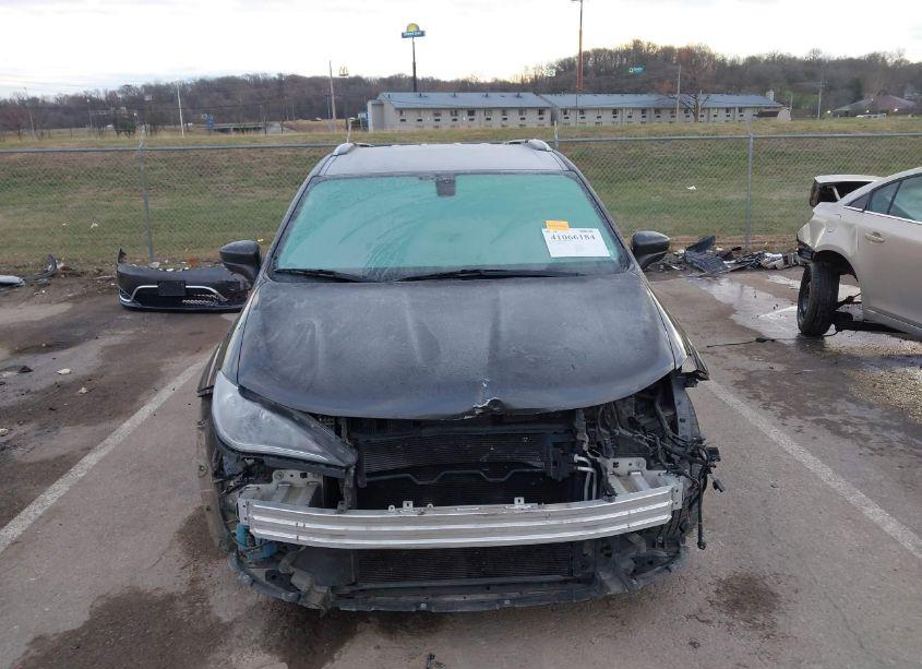 Photo 13 of 2018 Chrysler Pacifica TOURING L (VIN 2C4RC1BGXJR107532)