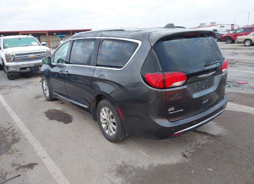 Photo 3 of 2018 Chrysler Pacifica TOURING L (VIN 2C4RC1BGXJR107532)