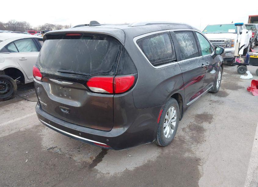 Photo 4 of 2018 Chrysler Pacifica TOURING L (VIN 2C4RC1BGXJR107532)