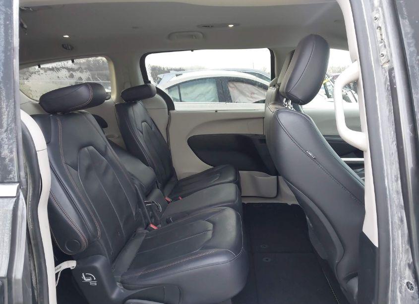 Photo 8 of 2018 Chrysler Pacifica TOURING L (VIN 2C4RC1BGXJR107532)