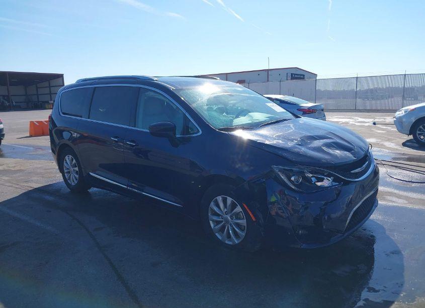 2018 Chrysler Pacifica TOURING L (VIN 2C4RC1BGXJR204035) main photo