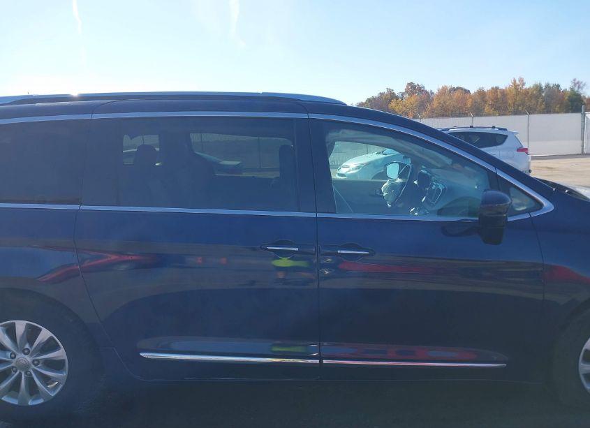 Photo 13 of 2018 Chrysler Pacifica TOURING L (VIN 2C4RC1BGXJR204035)