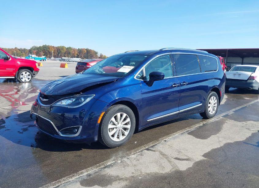 Photo 2 of 2018 Chrysler Pacifica TOURING L (VIN 2C4RC1BGXJR204035)