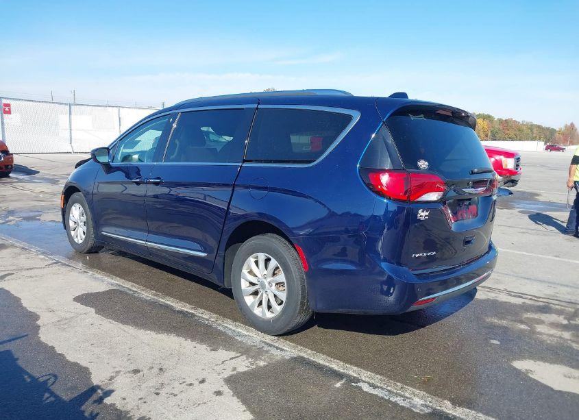 Photo 3 of 2018 Chrysler Pacifica TOURING L (VIN 2C4RC1BGXJR204035)