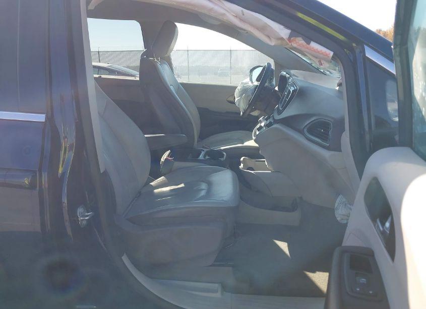 Photo 5 of 2018 Chrysler Pacifica TOURING L (VIN 2C4RC1BGXJR204035)