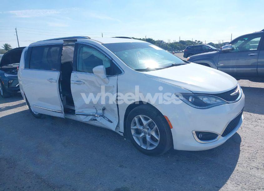 2018 Chrysler Pacifica TOURING L (VIN 2C4RC1BGXJR204505) main photo