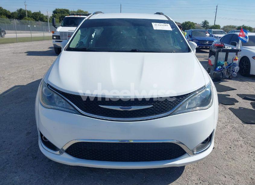 Photo 12 of 2018 Chrysler Pacifica TOURING L (VIN 2C4RC1BGXJR204505)