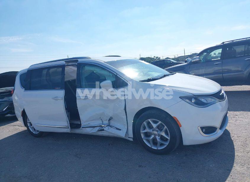 Photo 13 of 2018 Chrysler Pacifica TOURING L (VIN 2C4RC1BGXJR204505)