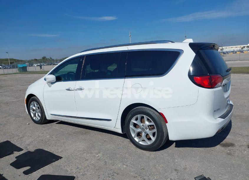 Photo 14 of 2018 Chrysler Pacifica TOURING L (VIN 2C4RC1BGXJR204505)