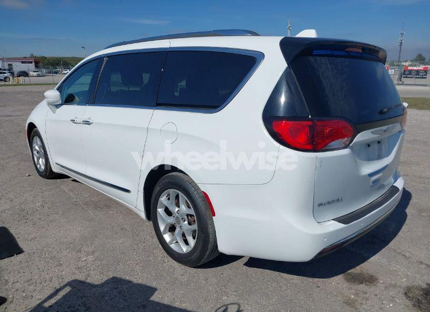 Photo 3 of 2018 Chrysler Pacifica TOURING L (VIN 2C4RC1BGXJR204505)