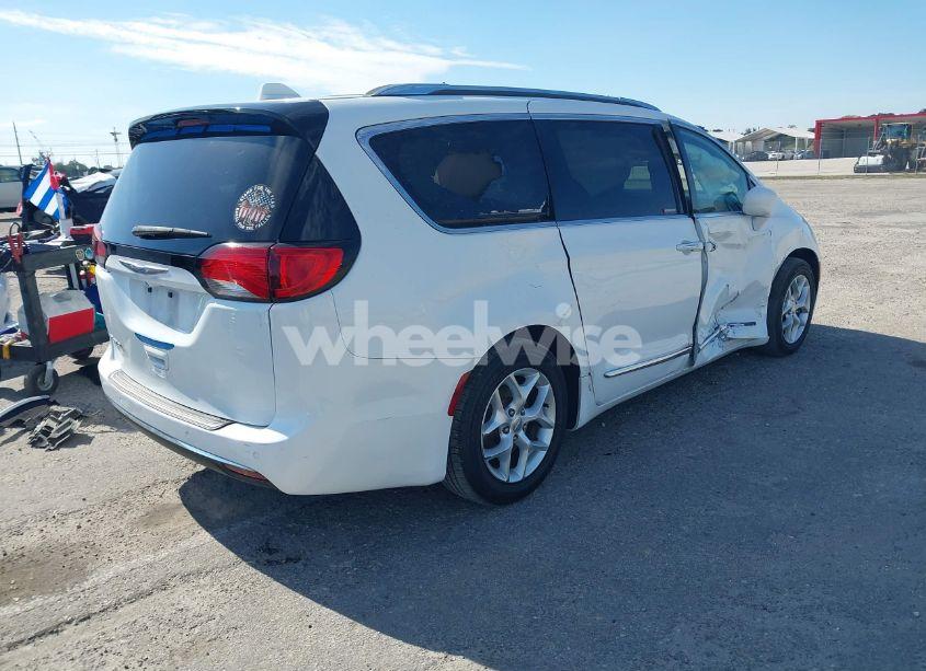 Photo 4 of 2018 Chrysler Pacifica TOURING L (VIN 2C4RC1BGXJR204505)