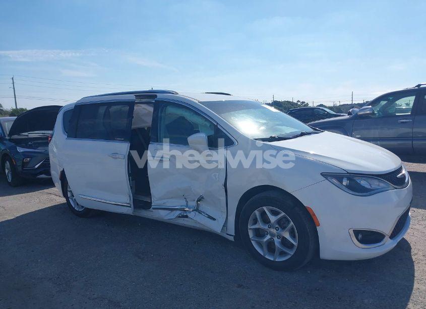 Photo 6 of 2018 Chrysler Pacifica TOURING L (VIN 2C4RC1BGXJR204505)