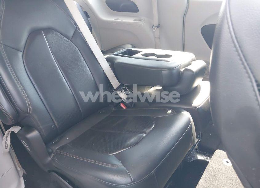 Photo 8 of 2018 Chrysler Pacifica TOURING L (VIN 2C4RC1BGXJR204505)