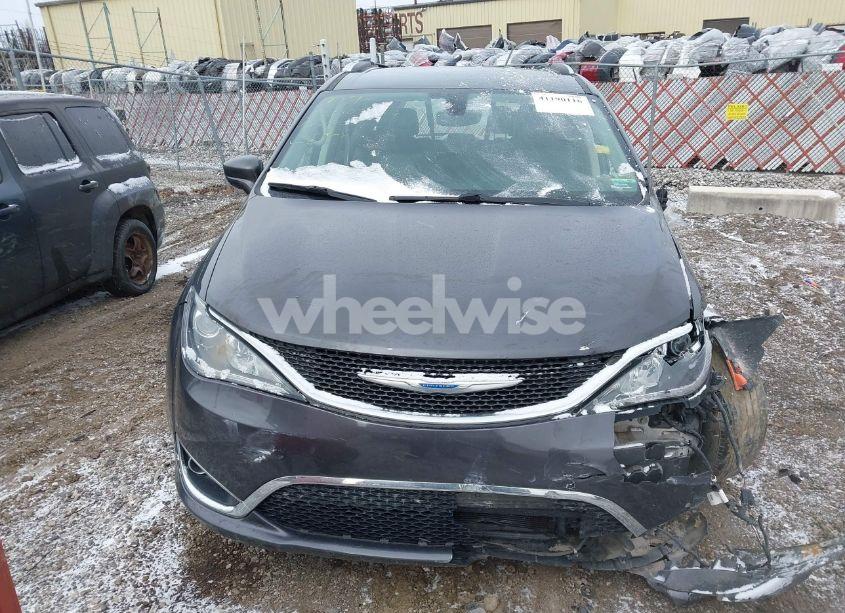 Photo 12 of 2018 Chrysler Pacifica TOURING L (VIN 2C4RC1BGXJR356171)