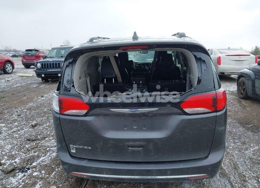 Photo 16 of 2018 Chrysler Pacifica TOURING L (VIN 2C4RC1BGXJR356171)