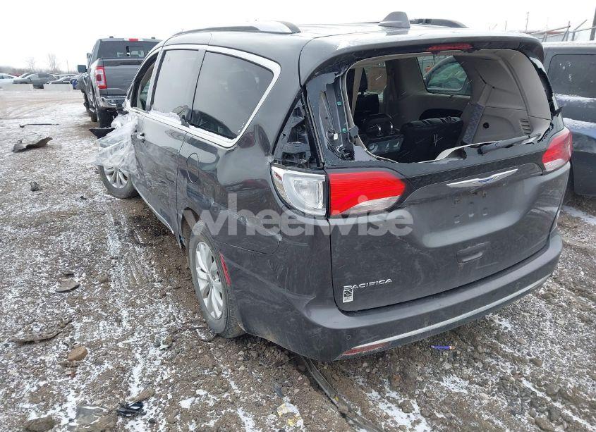 Photo 3 of 2018 Chrysler Pacifica TOURING L (VIN 2C4RC1BGXJR356171)