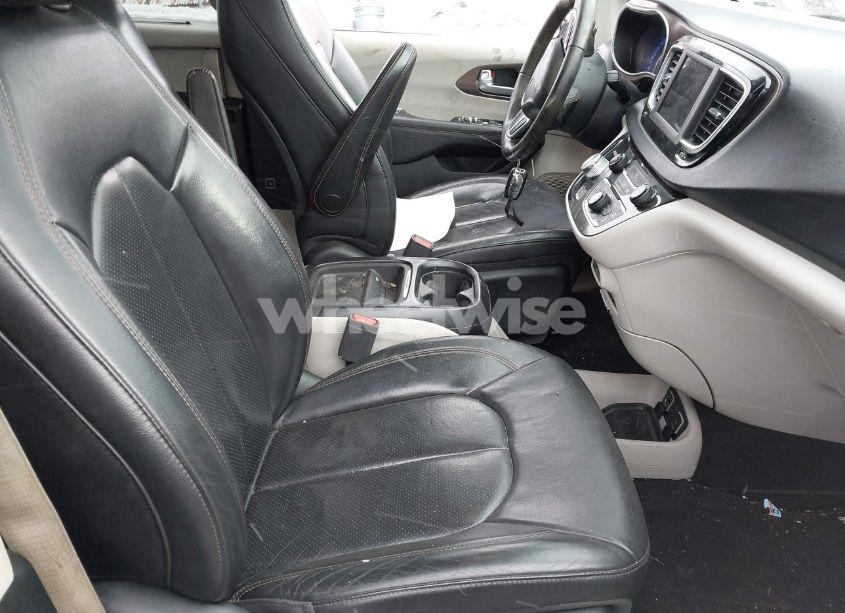 Photo 5 of 2018 Chrysler Pacifica TOURING L (VIN 2C4RC1BGXJR356171)