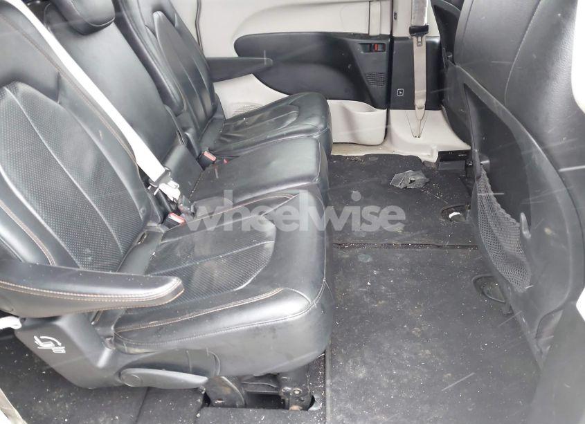 Photo 8 of 2018 Chrysler Pacifica TOURING L (VIN 2C4RC1BGXJR356171)