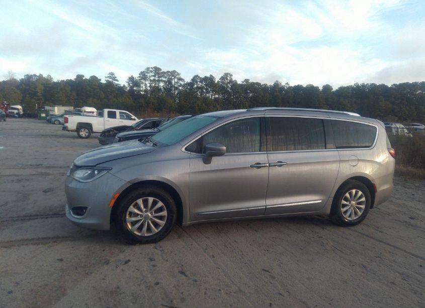 Photo 14 of 2019 Chrysler Pacifica TOURING L (VIN 2C4RC1BGXKR561393)