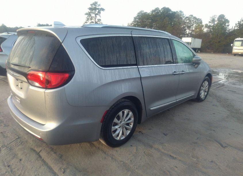 Photo 4 of 2019 Chrysler Pacifica TOURING L (VIN 2C4RC1BGXKR561393)