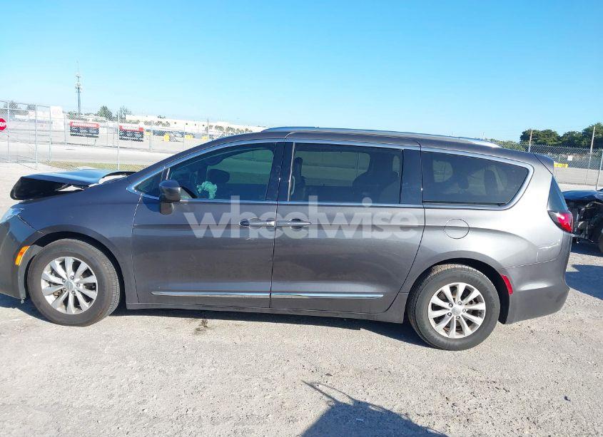 Photo 14 of 2019 Chrysler Pacifica TOURING L (VIN 2C4RC1BGXKR577402)