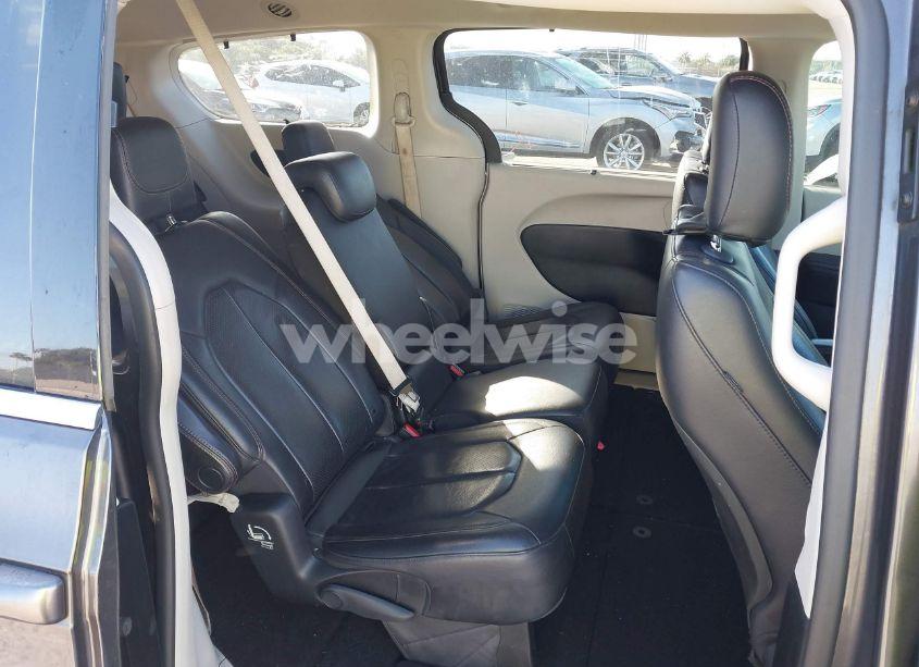 Photo 8 of 2019 Chrysler Pacifica TOURING L (VIN 2C4RC1BGXKR577402)