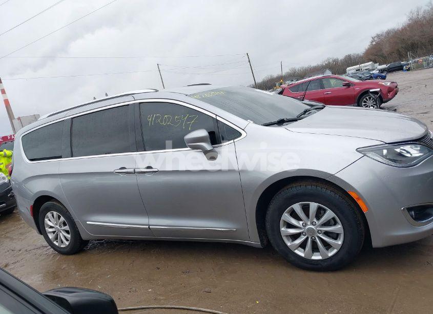 Photo 13 of 2019 Chrysler Pacifica TOURING L (VIN 2C4RC1BGXKR603528)