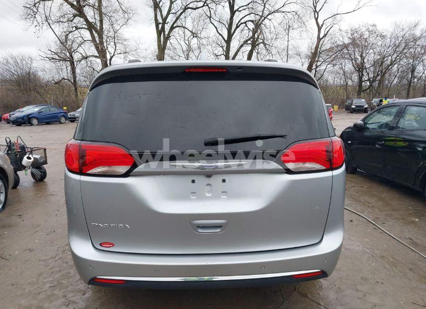Photo 16 of 2019 Chrysler Pacifica TOURING L (VIN 2C4RC1BGXKR603528)
