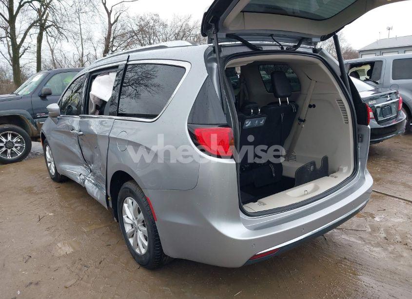 Photo 3 of 2019 Chrysler Pacifica TOURING L (VIN 2C4RC1BGXKR603528)