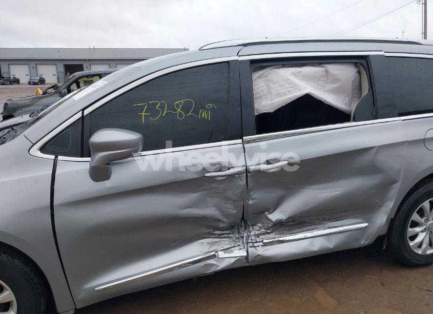 Photo 6 of 2019 Chrysler Pacifica TOURING L (VIN 2C4RC1BGXKR603528)