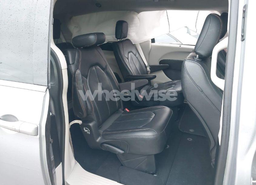 Photo 8 of 2019 Chrysler Pacifica TOURING L (VIN 2C4RC1BGXKR603528)