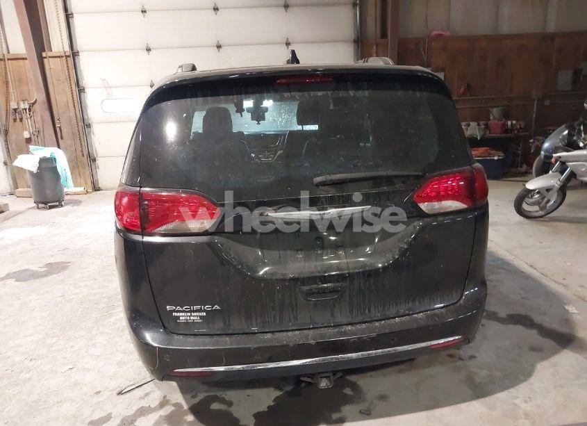 Photo 16 of 2020 Chrysler Pacifica TOURING L (VIN 2C4RC1BGXLR103631)